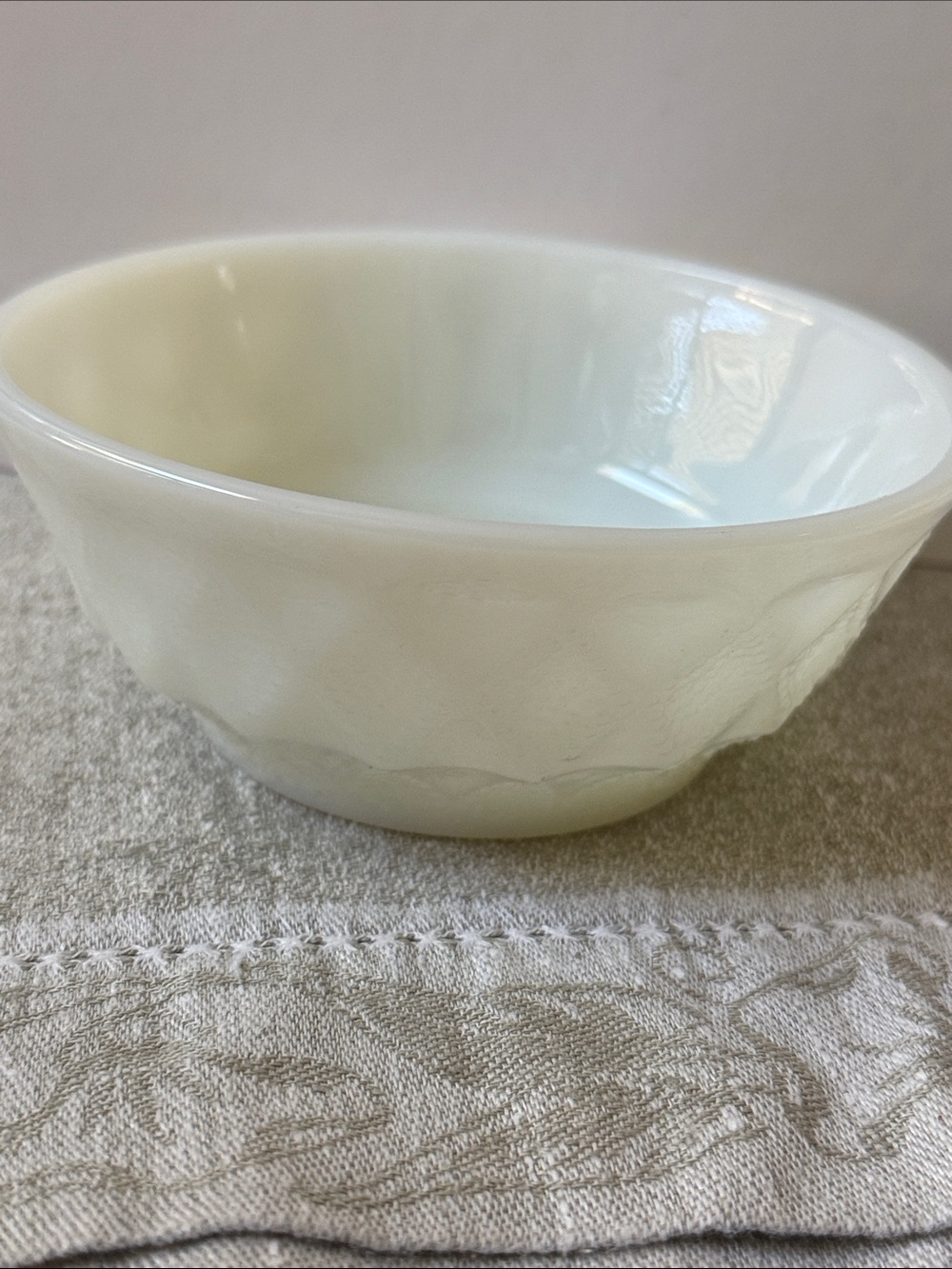 Anchor Hocking Fire King Kimberly Diamond pattern Glossy White Milk Glass Bowl